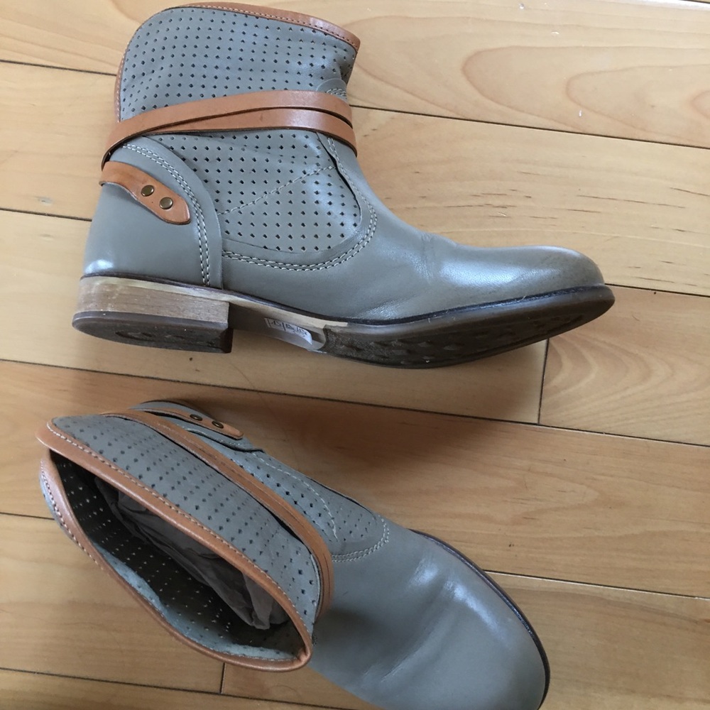 Soft leather gorgeous booties - Picture 6 of 16